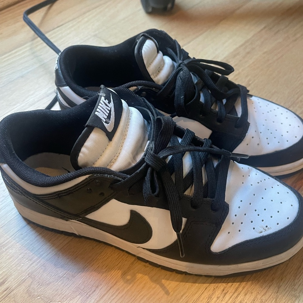 Nike Dunk low black and white Sneakers- men’s size 7